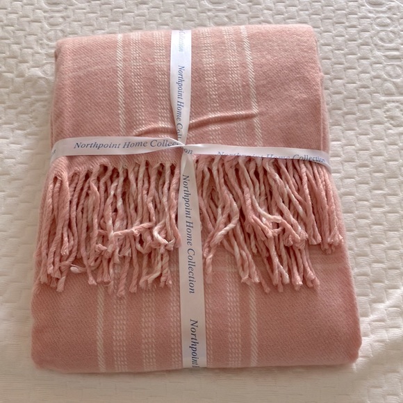 NWT MONTE CARLO/NORTHPOINT HOME COLLECTION PINK/WHITE PLAID THROW BLANKET - Picture 2 of 4